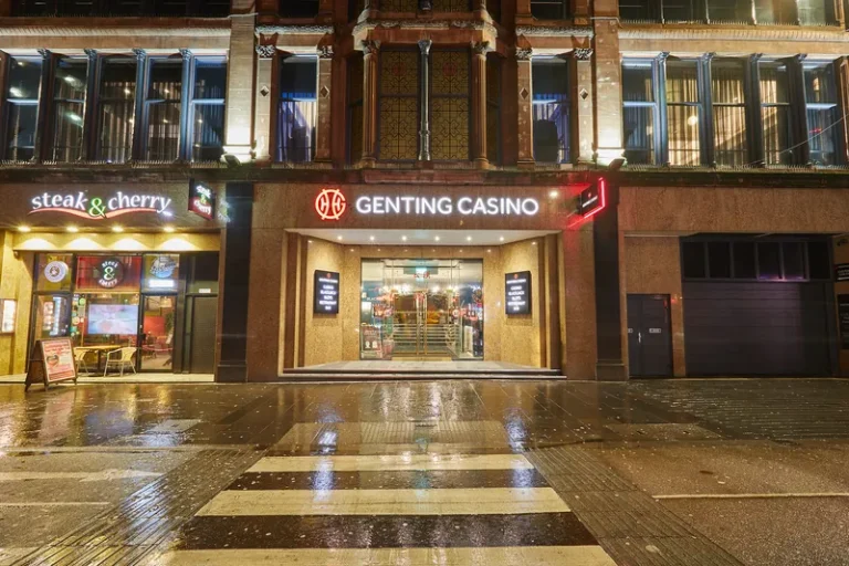 Genting Casino Glasgow entrance at night