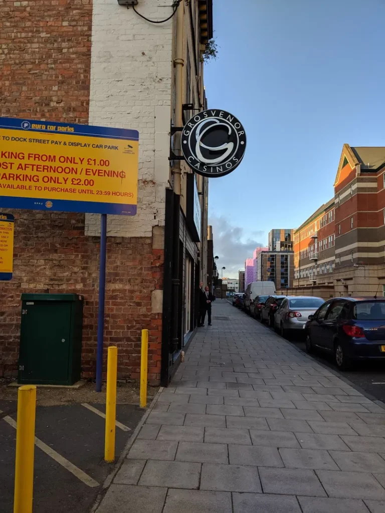 Side entrance to Grosvenor Casino Hull