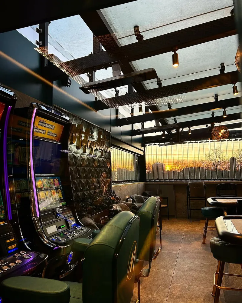 Terrace slots at Park Lane Club